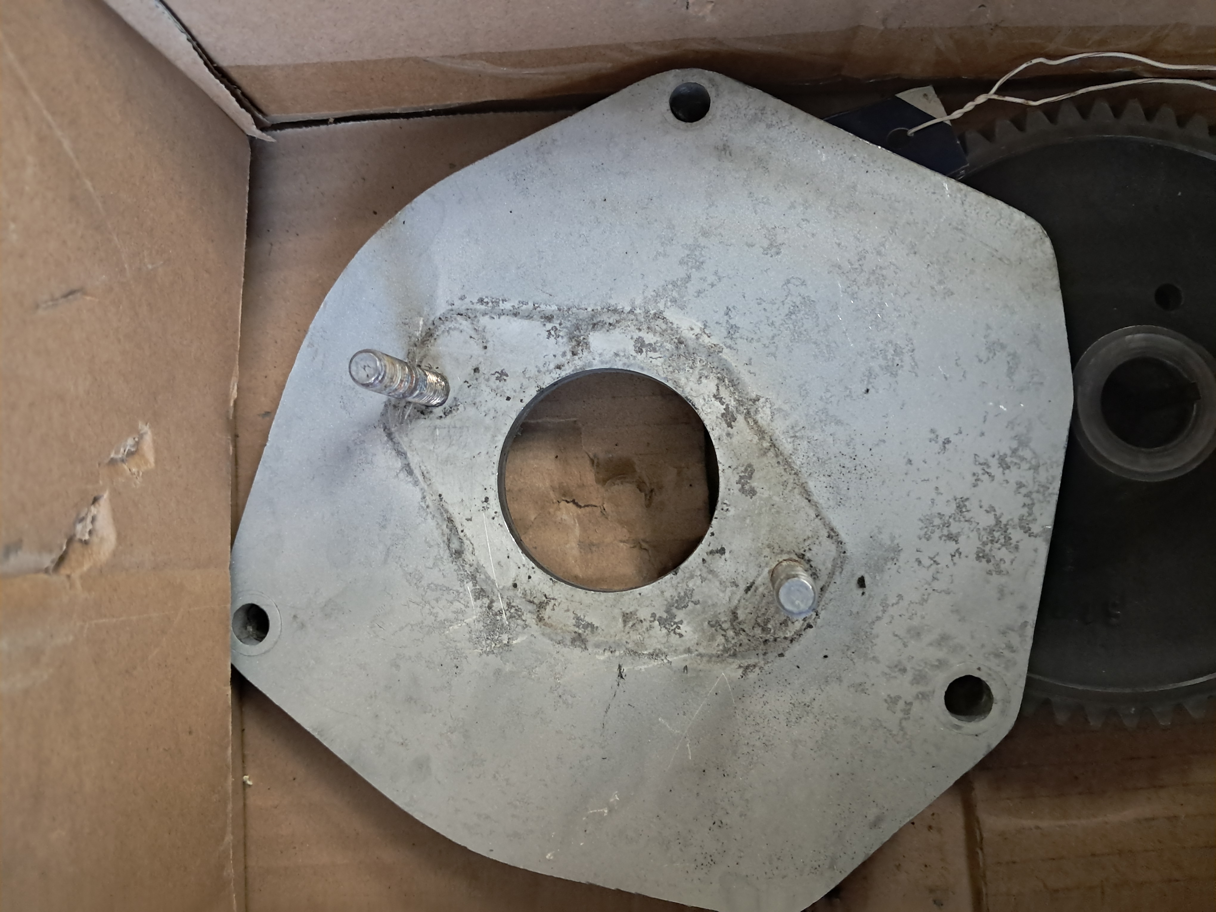 Фланец или проставка крепления ТНВД man 0824-0826 пучковое ТНВД