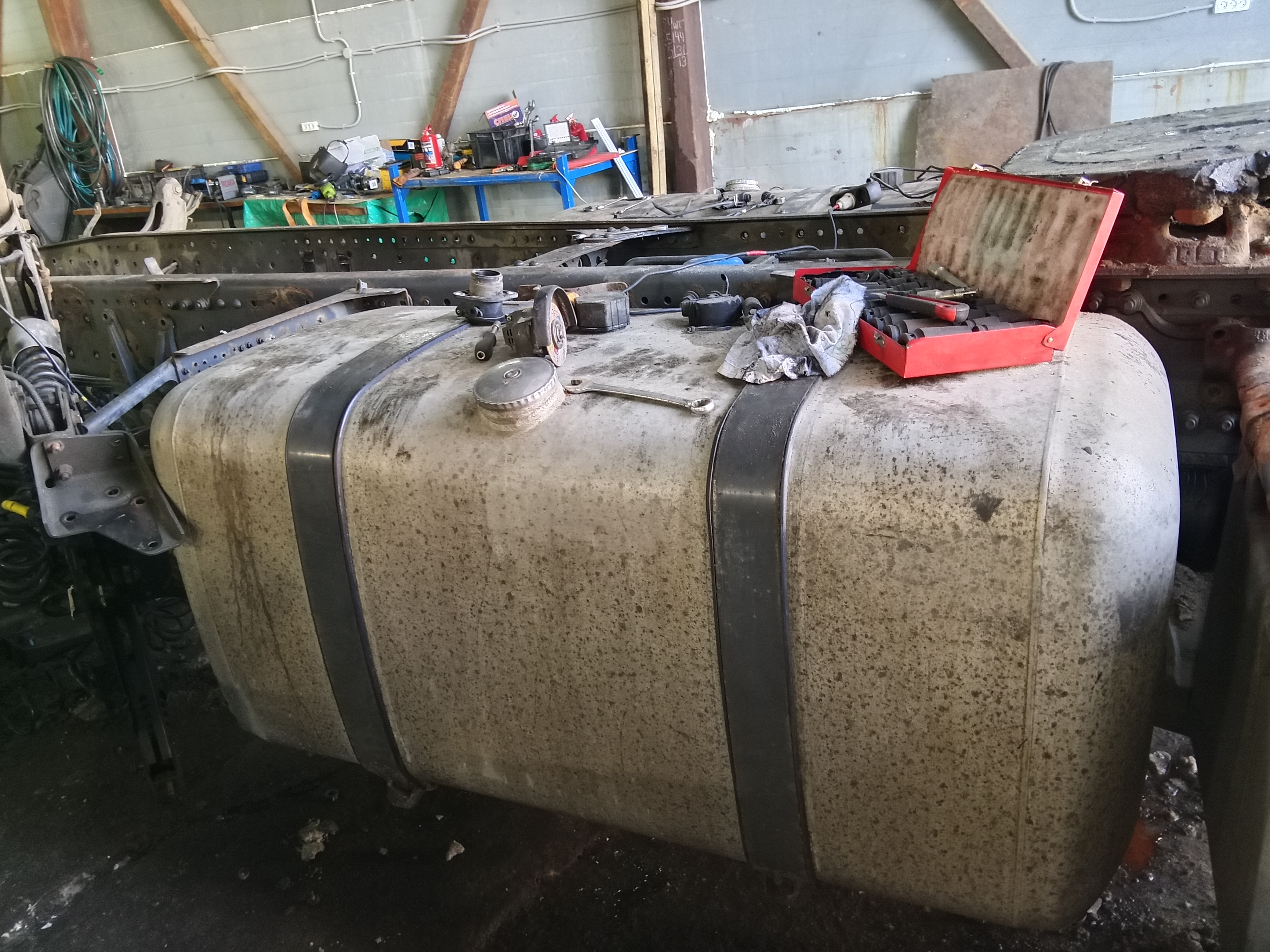 Бак топливный Мерседес актрос