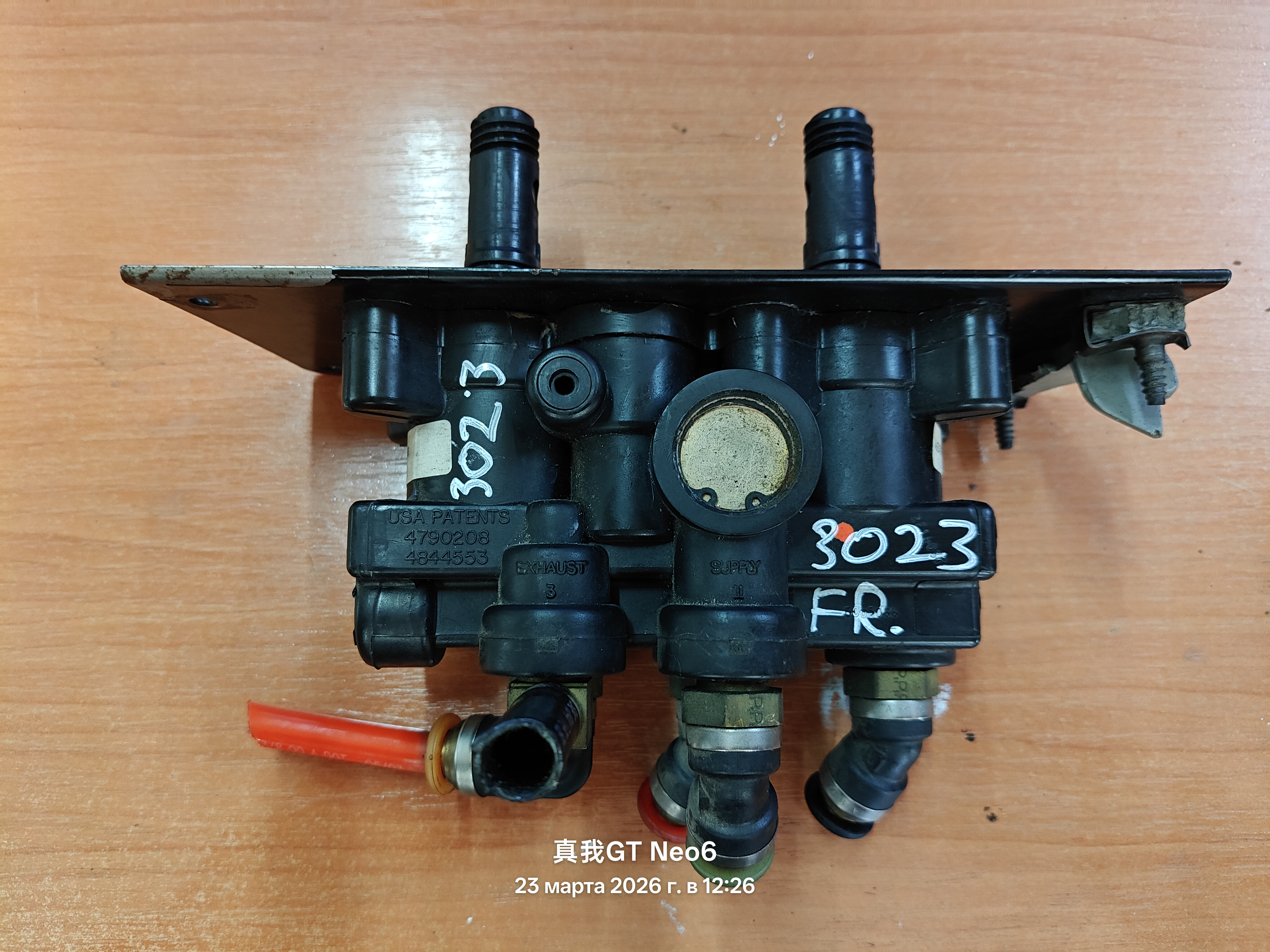 кран ручного или стояночного тормоза Freightliner Century Volvo VNL