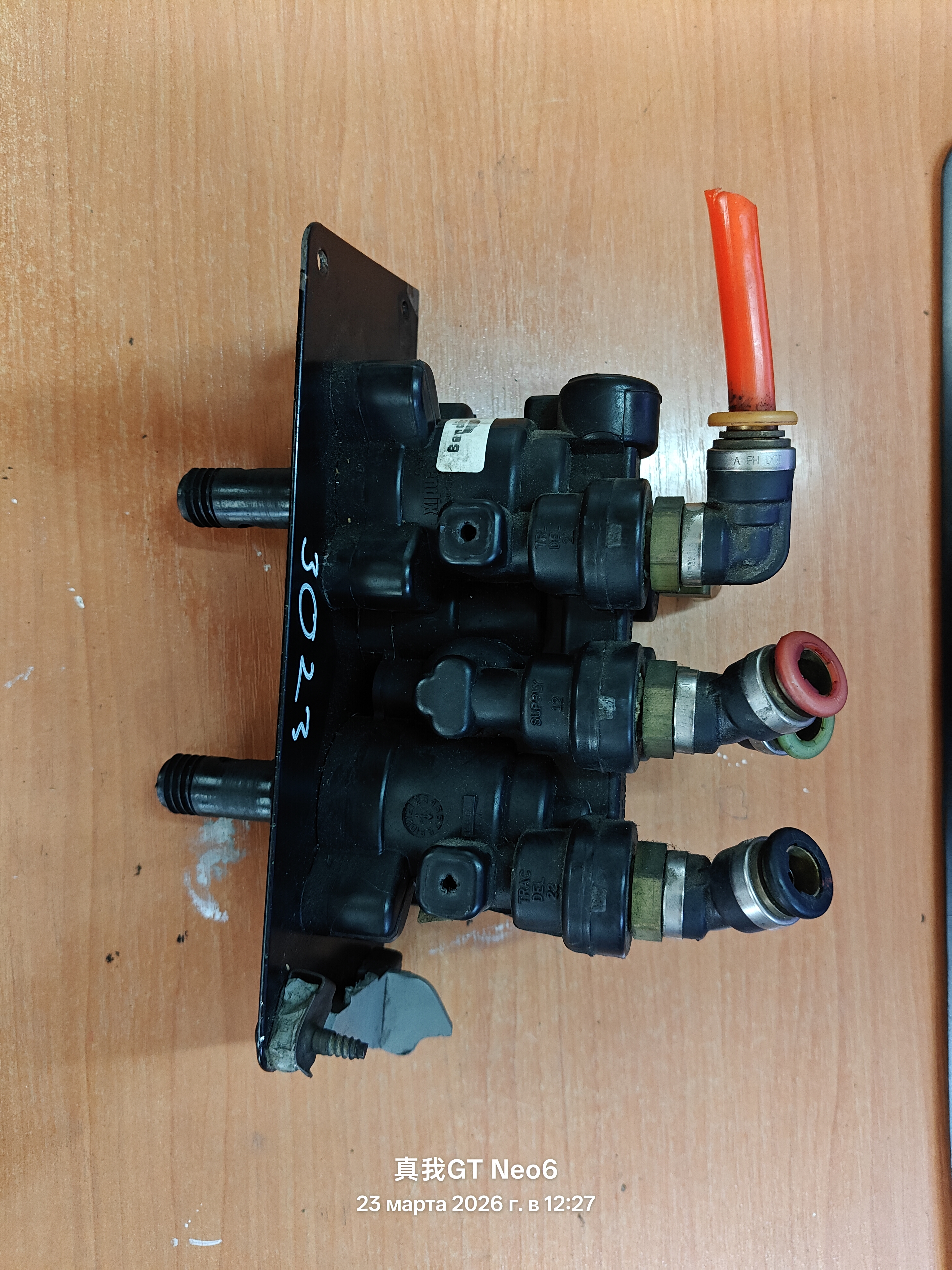 кран ручного или стояночного тормоза Freightliner Century Volvo VNL