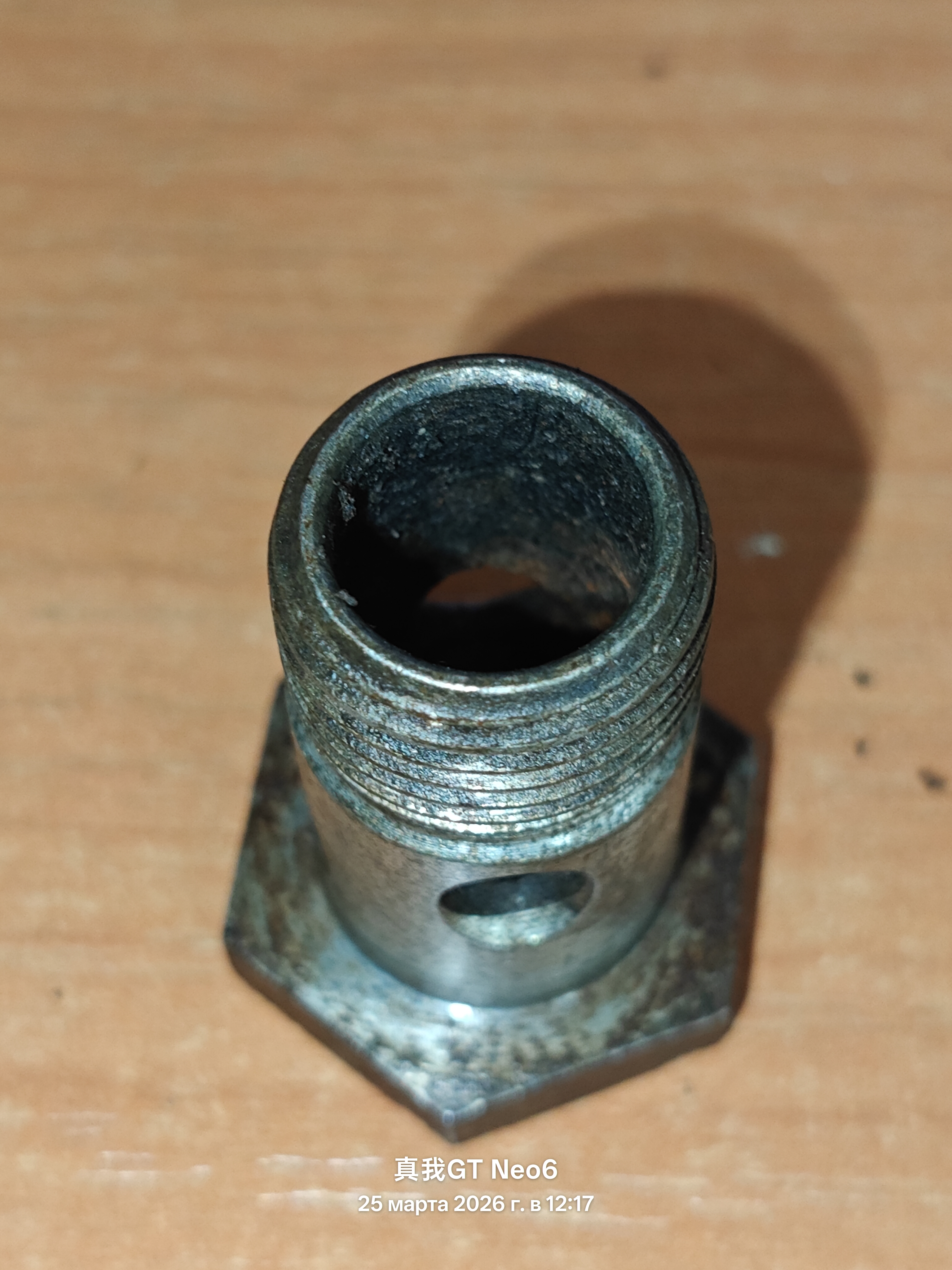 полый болт 4 отверстия внутренний диаметр-11мм наружный диаметр-16мм высота с шляпкой-33мм без шляпки-29мм шаг резьбы-1,5