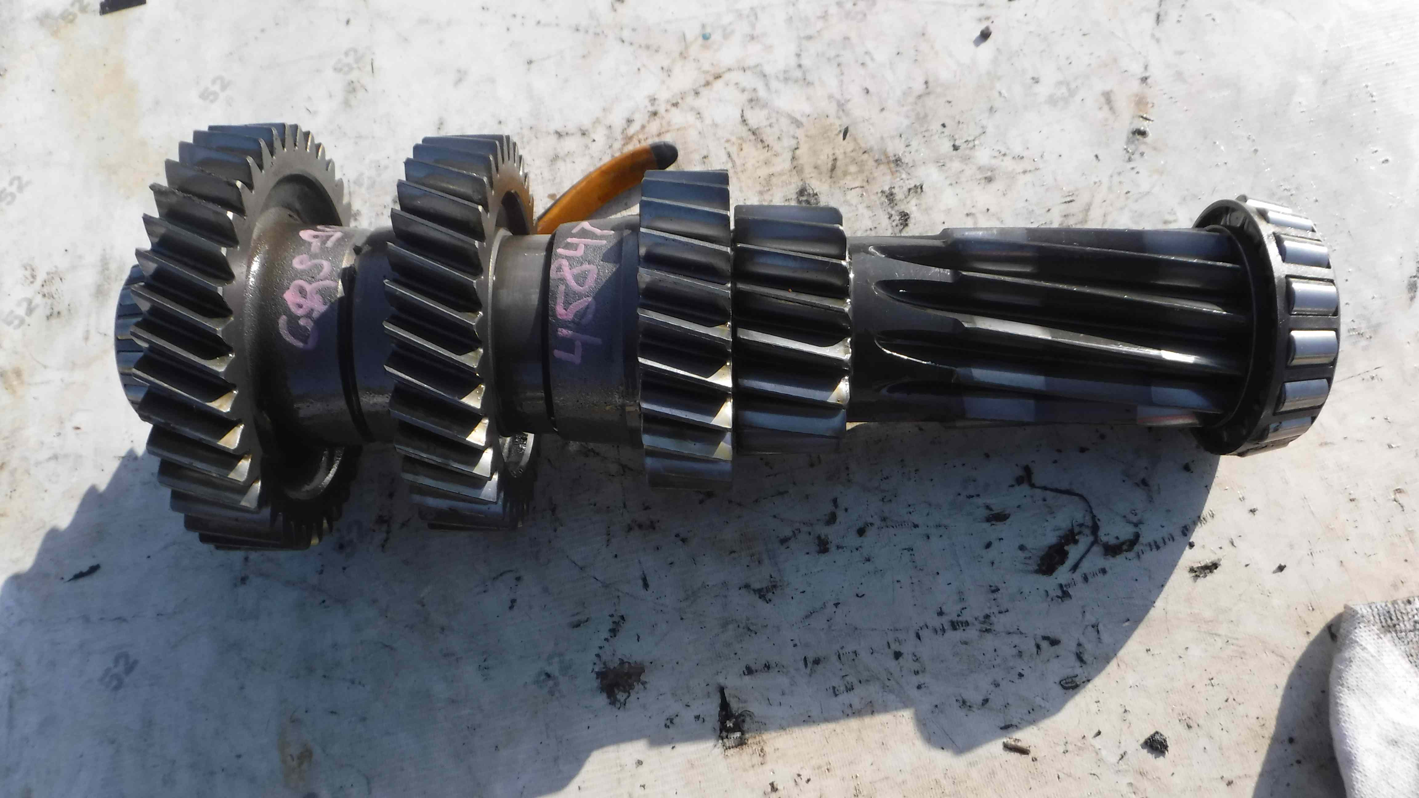 45847 Вал промежуточный 1373173 Стопорное кольцо 1116481 1333430 Подшипник 1534829 1357711 Шестерня пром. вала кор. пер. 1116469 1367796 1116473 Дистанционная втулка 1357711 GRS900 КПП SCANIA