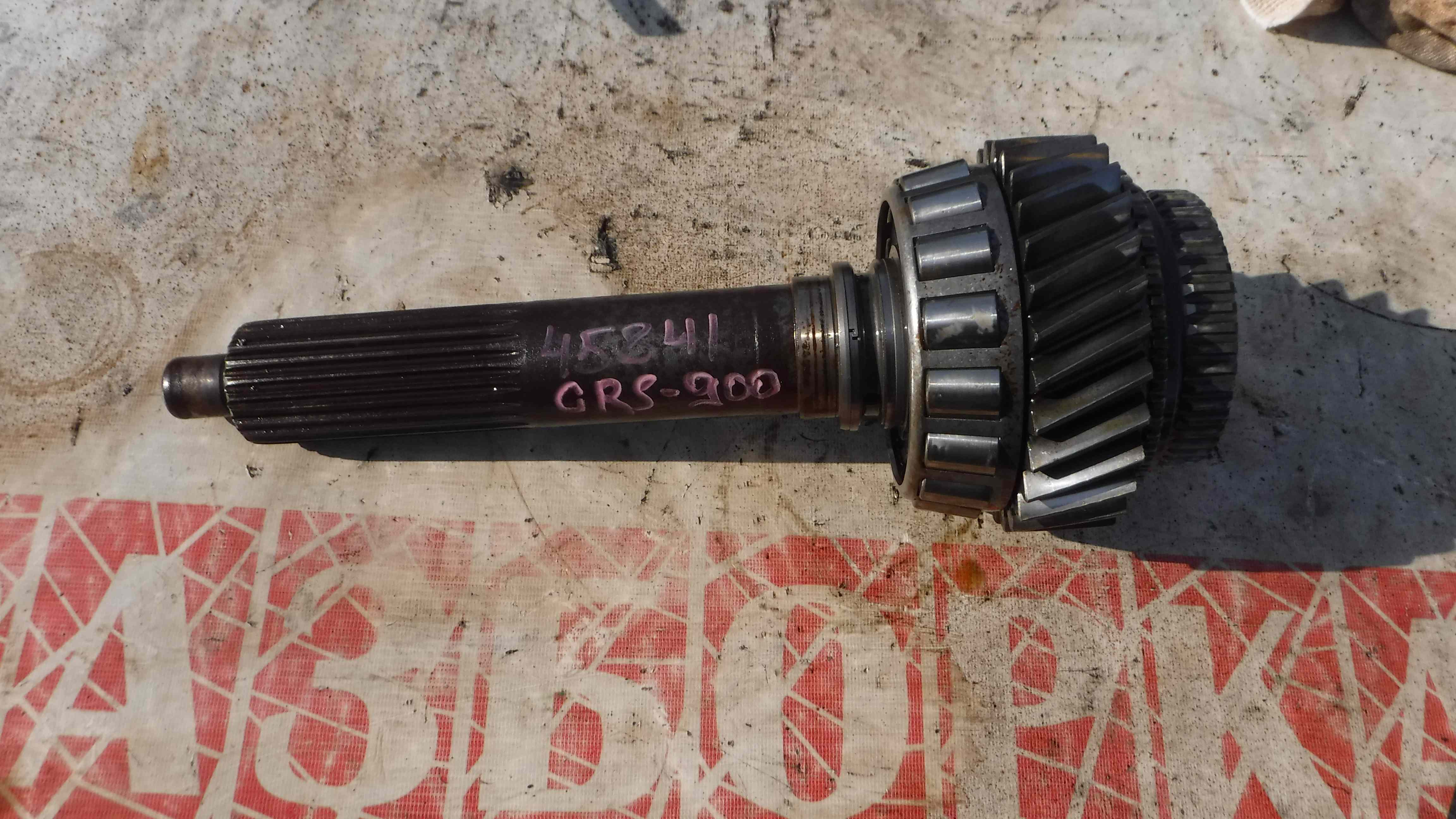 45841 Вал первичный Входной вал 1377307  Пружинное кольцо 1113900 Роликовый подшипник 1327878 Шестерня 1116457 Игольчатый подшипник  372778 Сальник 1318388 Поршневое кольцо 1515004 V-образное кольцо 378613 GRS900 КПП SCANIA