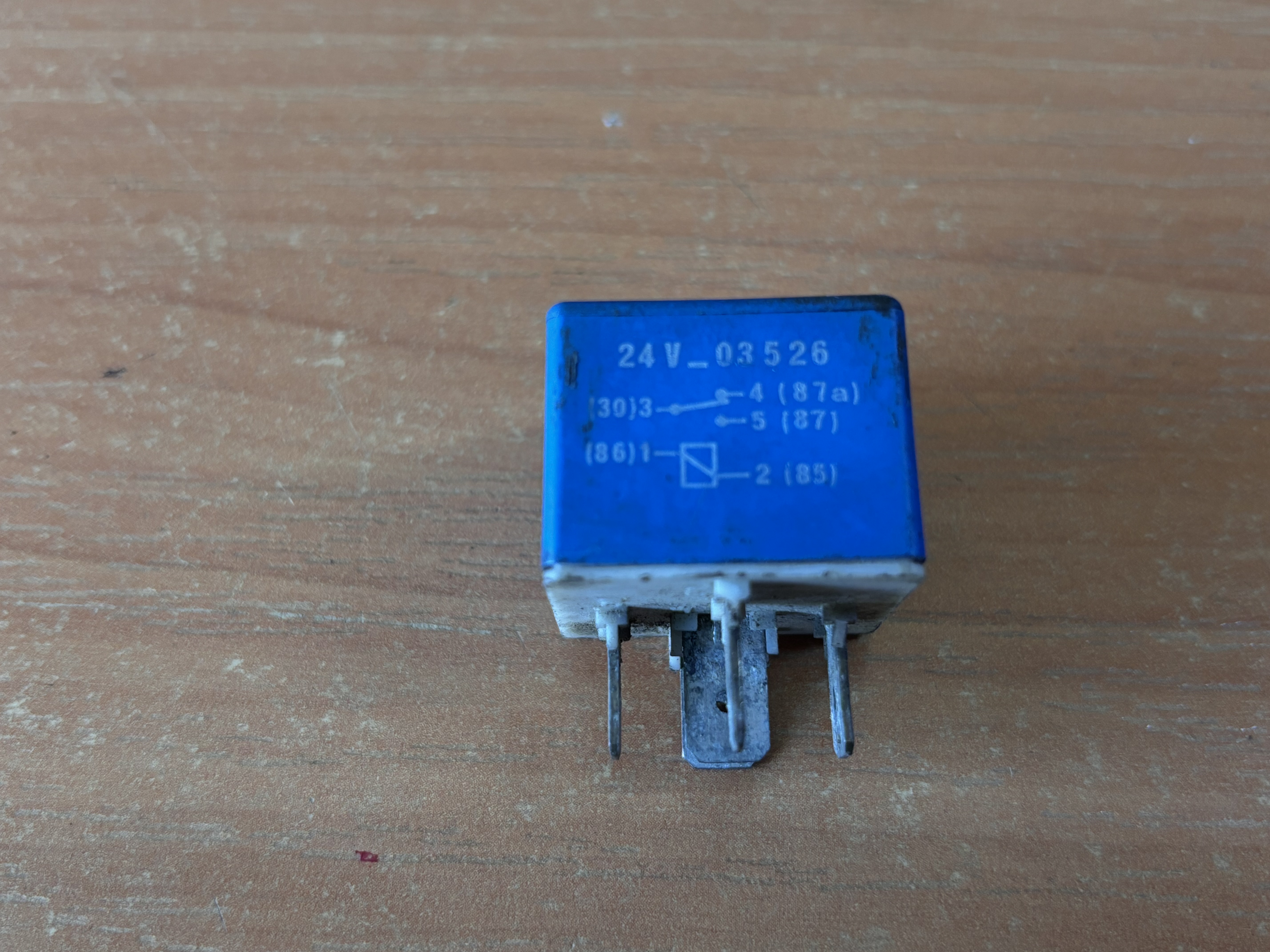 Реле DAF Renault Midlum Magnum 03526