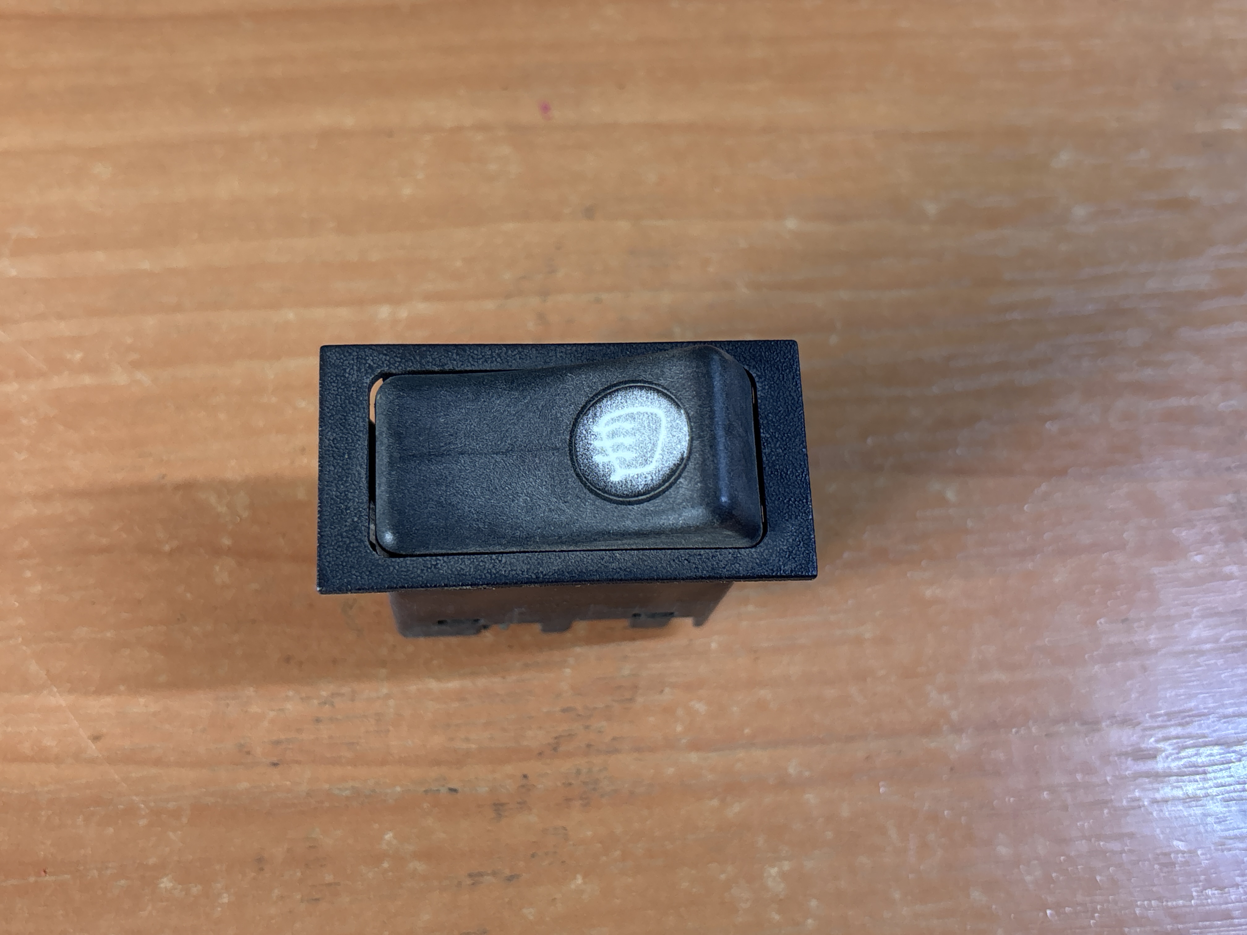 Кнопка обогрева зеркал Renault Magnum Premium 5010589601