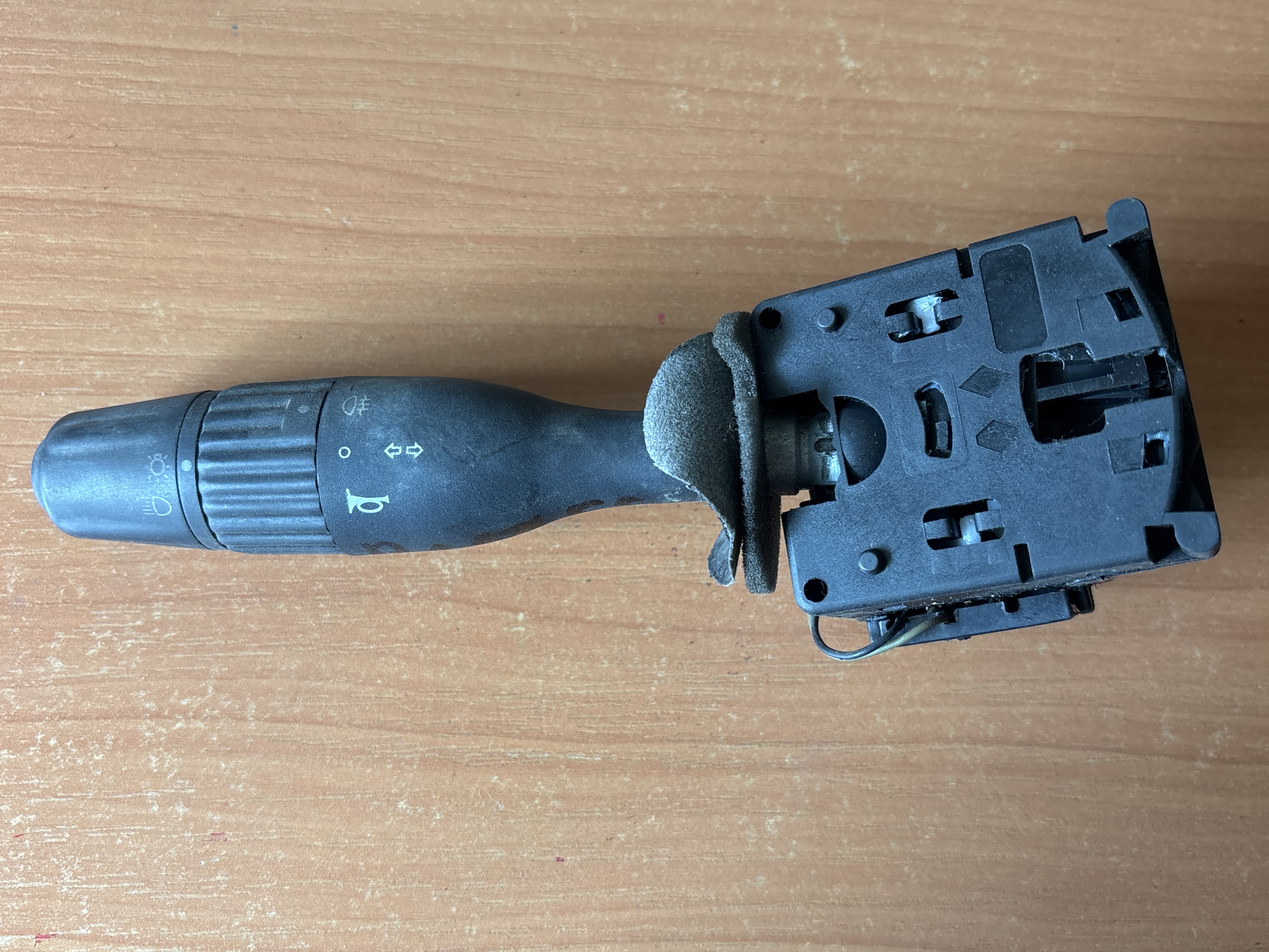 Переключатель подрулевой поворотов и света 5001837501 Рено Премиум Renault Premium Даф Daf 55 LF