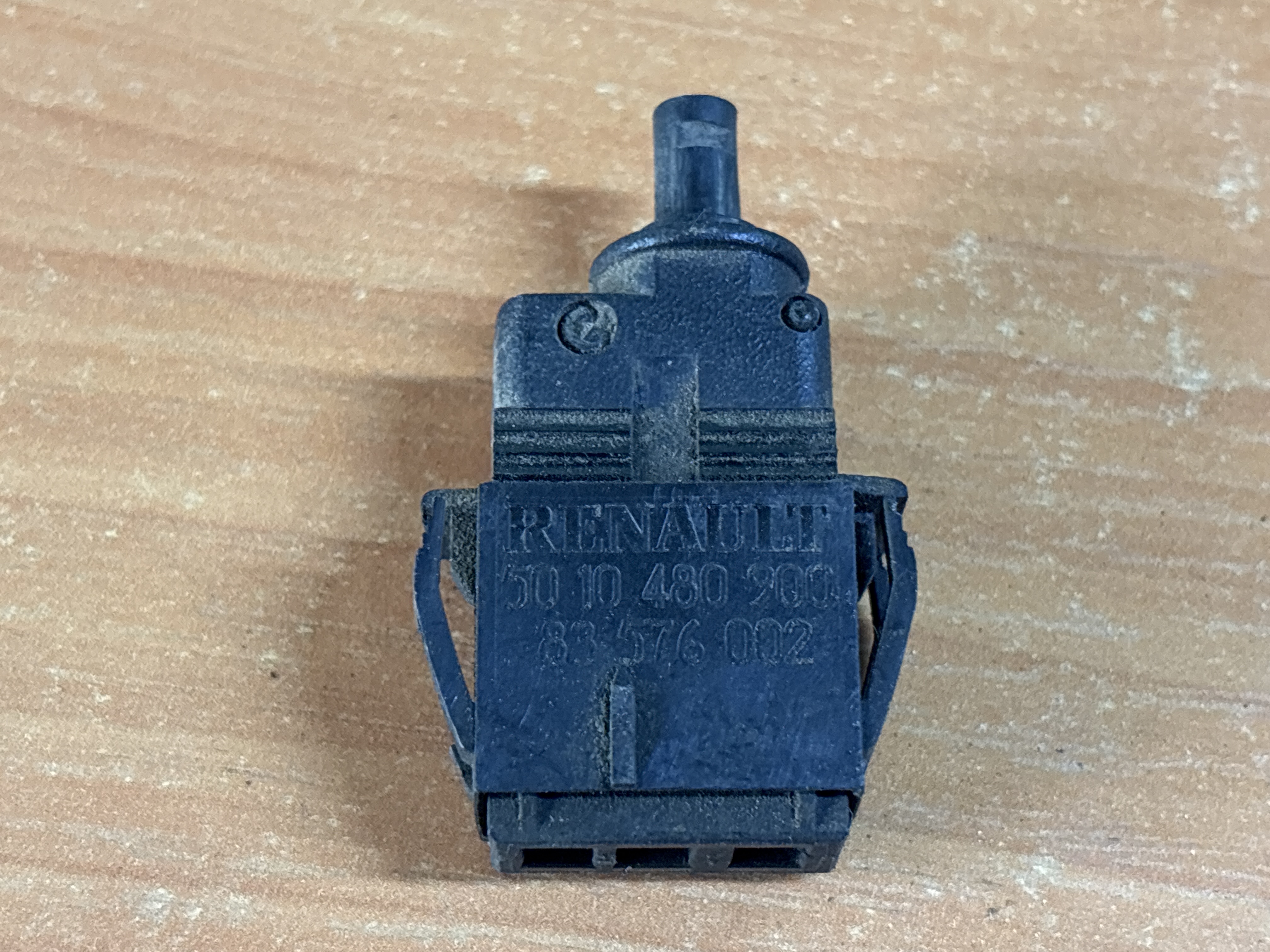 Переключатель дверной Выключатель концевой Renault Premium Magnum Kerax Midlum 5010480900 83576002