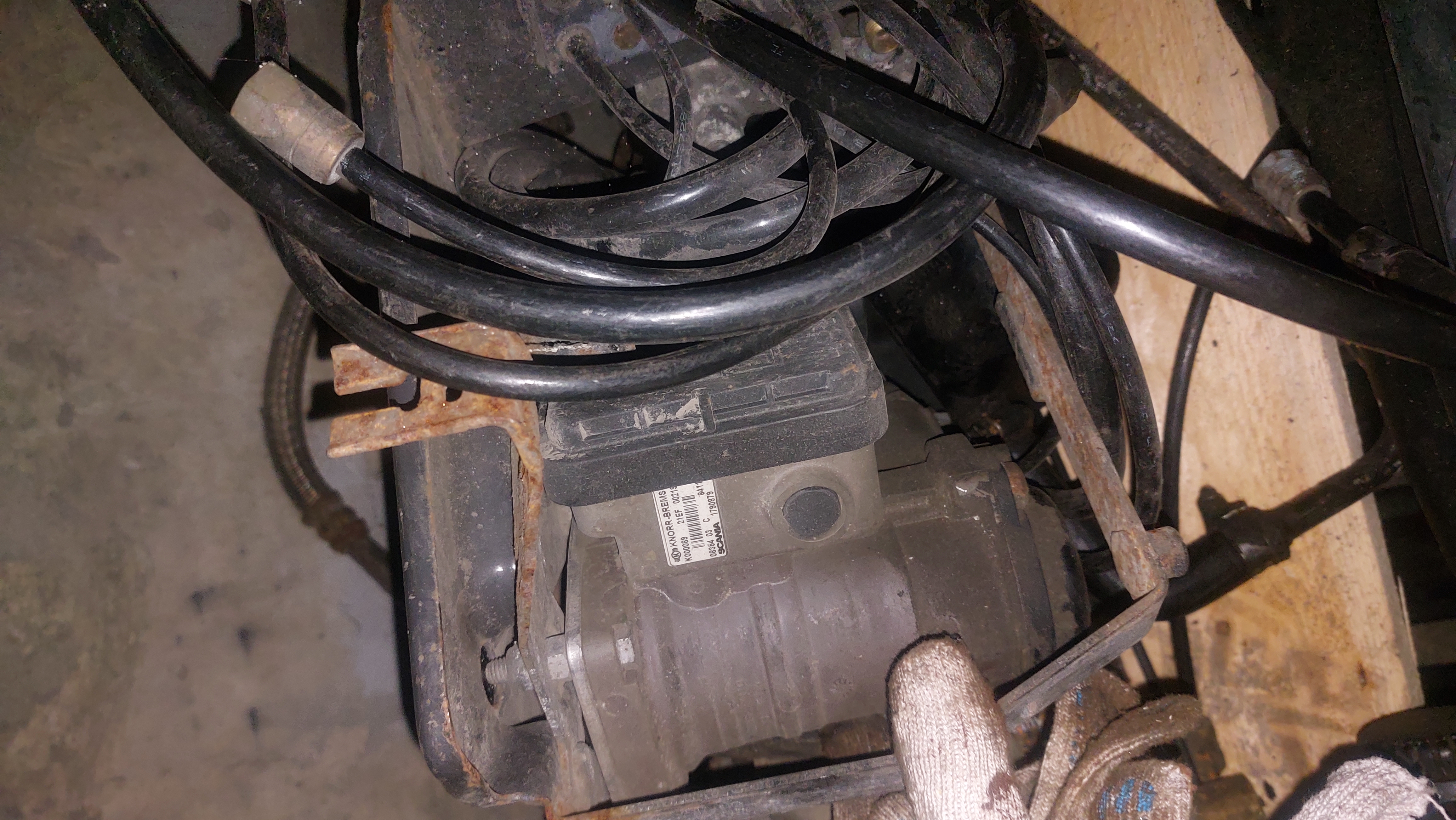 Разборка Scania: кран управления тормозами прицепа 1790879 б/у